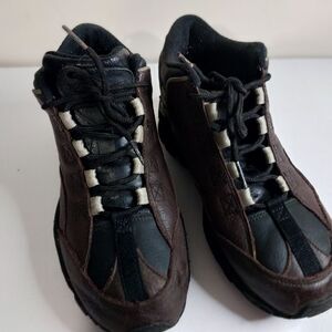 Hi-Tec Black and Brown Men"s Size 8 Athletic Shoes